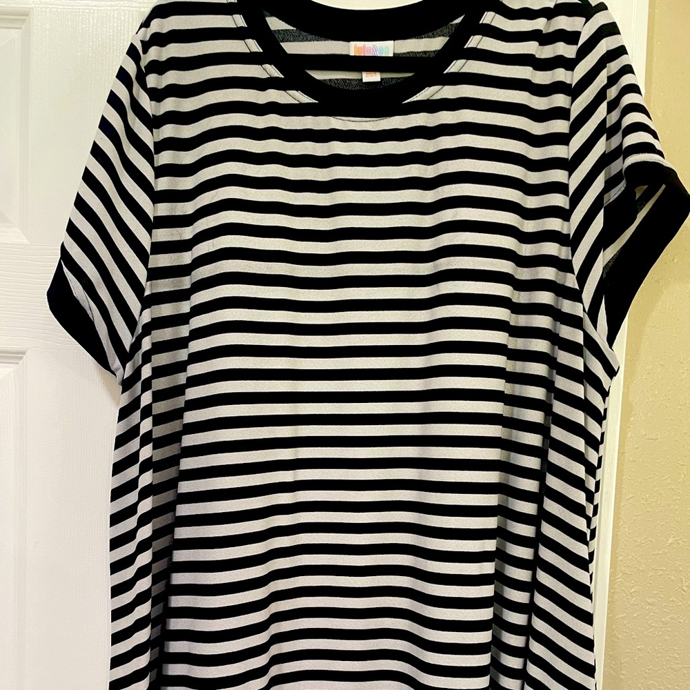 Lularoe Erika swing top 3x EUC